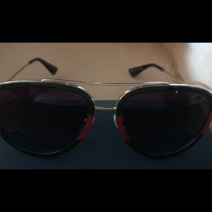GENTLY USED GUCCI SUNGLASSES
